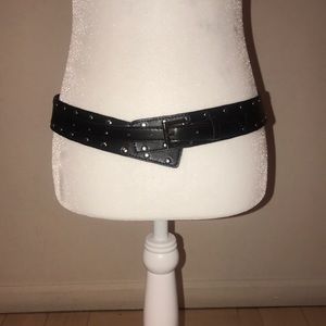 Women’s black leather belt